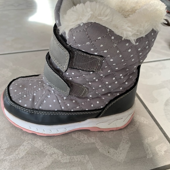 Toddler girl slip on snow boots! - Picture 2 of 4